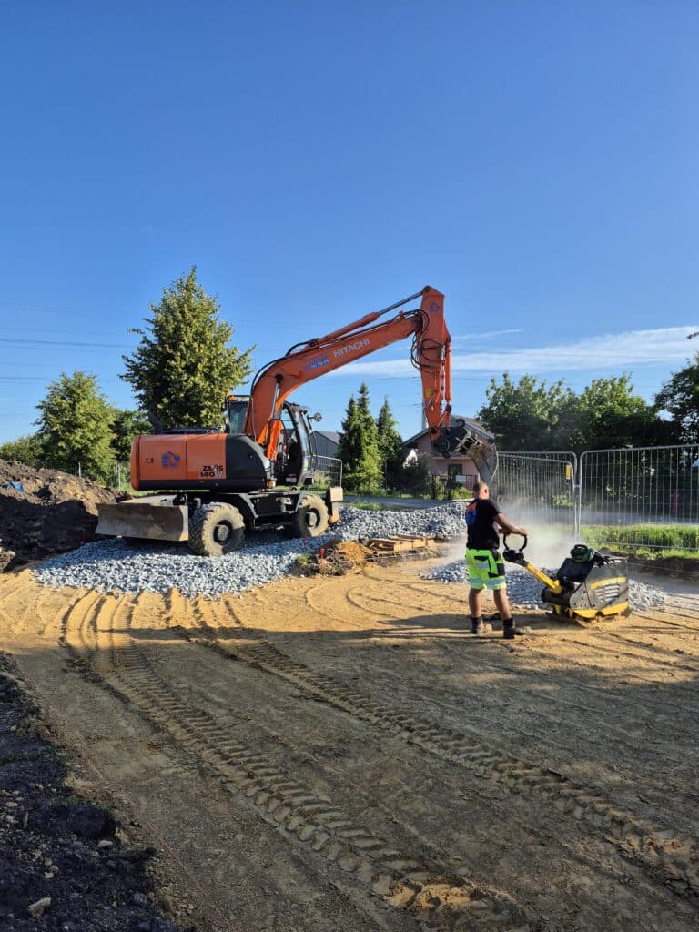 Roboty ziemne dużą koparką - Wrocław i okolice